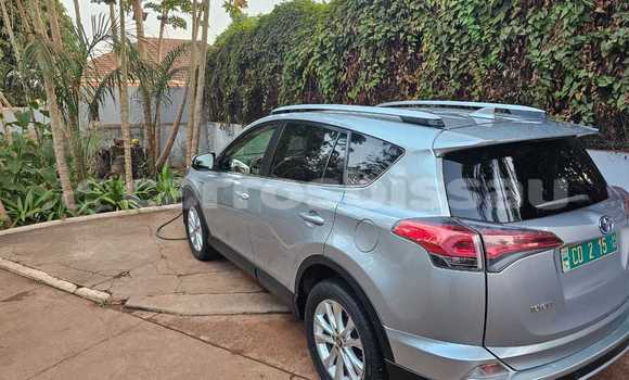 Comprar Usado Toyota RAV 4 Silver Carro em Bissau em Bissau