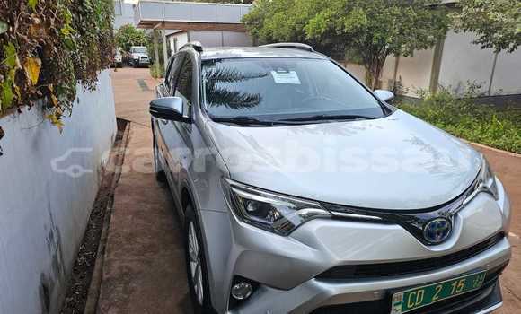 Comprar Usado Toyota RAV 4 Silver Carro em Bissau em Bissau Comprar Usado Toyota RAV 4 Silver Carro em Bissau em Bissau