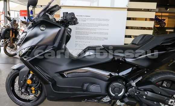 Comprar Novo Yamaha TMAX Blue Moto em Buba em Quinara Comprar Novo Yamaha TMAX Blue Moto em Buba em Quinara