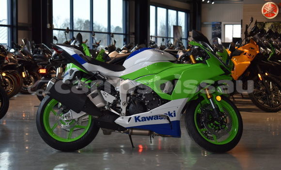 Comprar Novo Yamaha TMAX Blue Moto em Buba em Quinara Comprar Novo Yamaha TMAX Blue Moto em Buba em Quinara